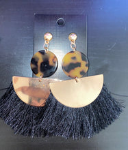 Load image into Gallery viewer, Round Fan Tassel Earrings
